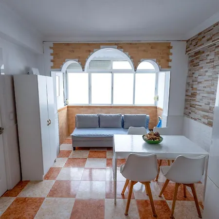 Homestay A 7 Mins Centro Turistico Torremolinos
