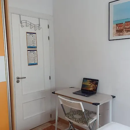 Homestay A 7 Mins Centro Turistico Torremolinos
